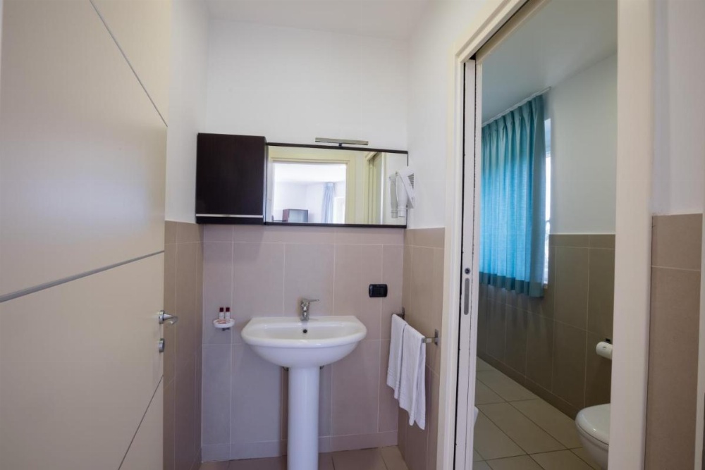 Room image 5