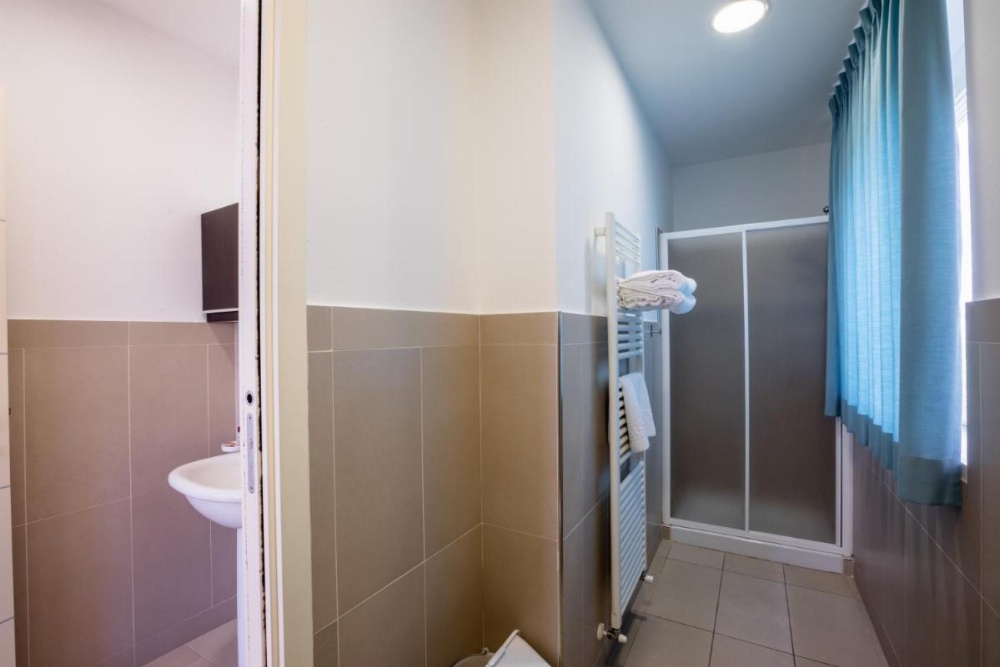 Room image 4